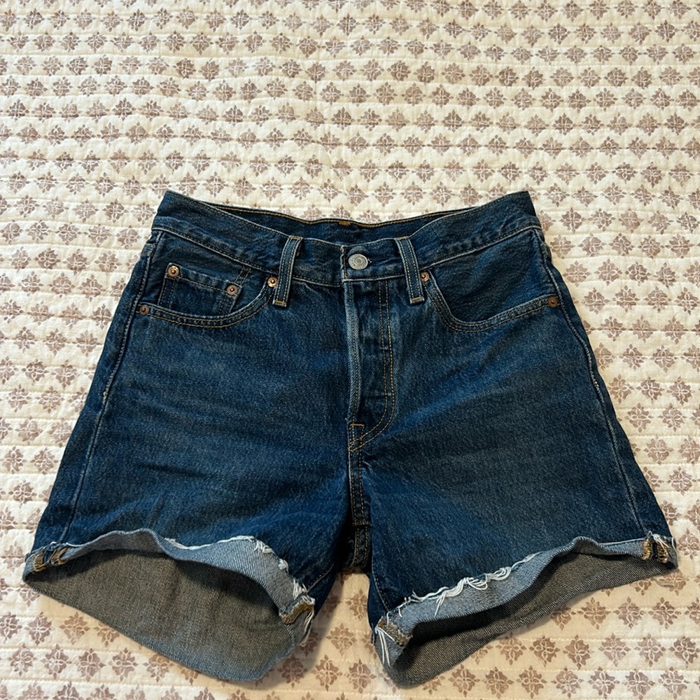 Levi’s 501 Women’s Denim Shorts Dark Wash Rolled Hem Size 24